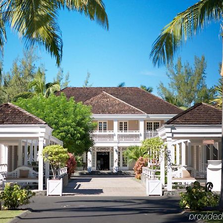 Lux* Saint Gilles Resort Exterior photo Villa Hibiscus