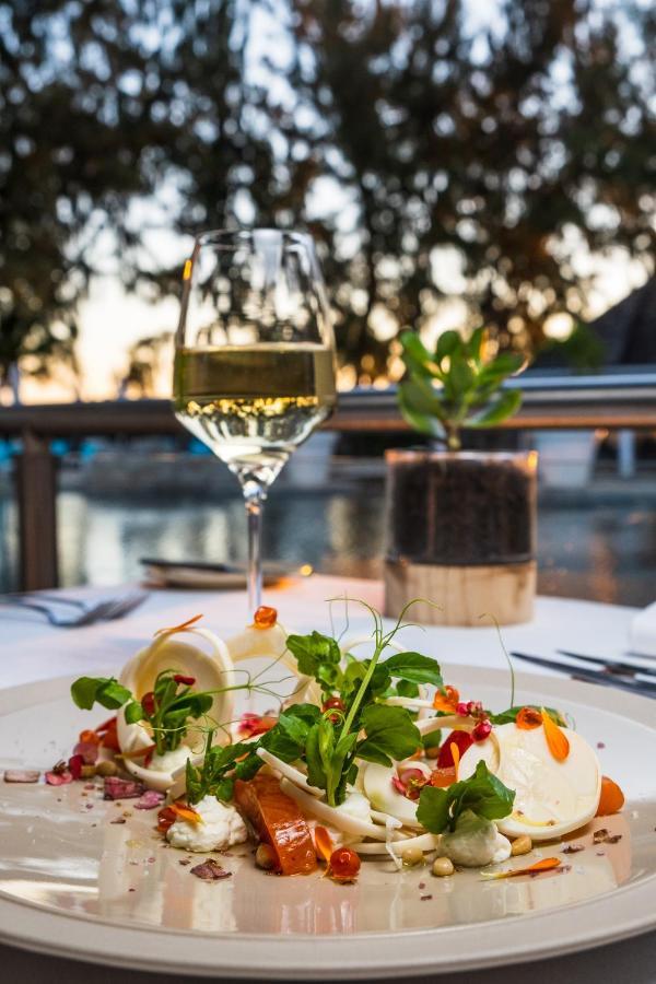 Lux* Saint Gilles Resort Exterior photo A glass of wine at a restaurant