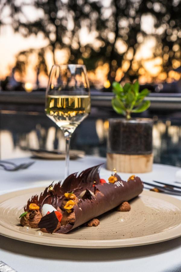 Lux* Saint Gilles Resort Exterior photo A glass of white wine with a dessert