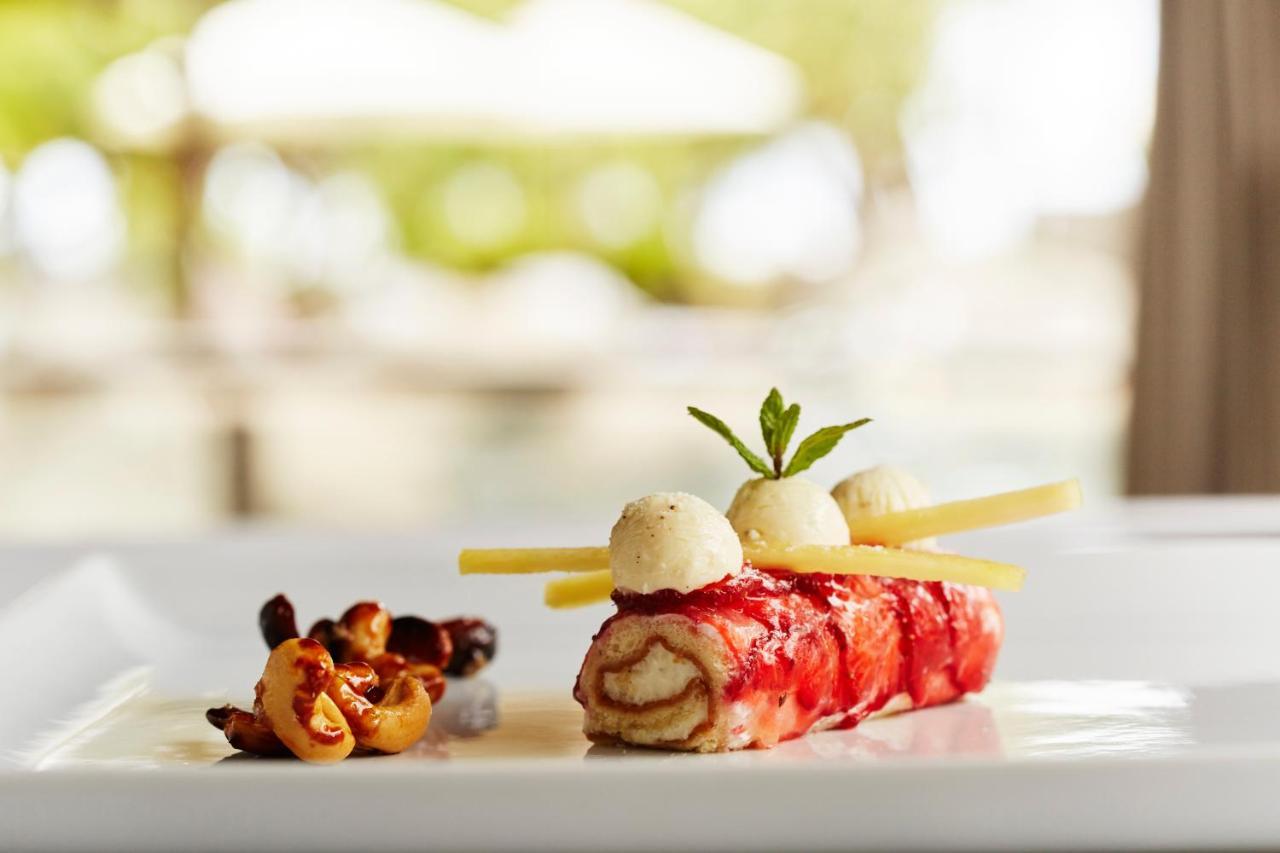 Lux* Saint Gilles Resort Exterior photo A strawberry and banana dessert