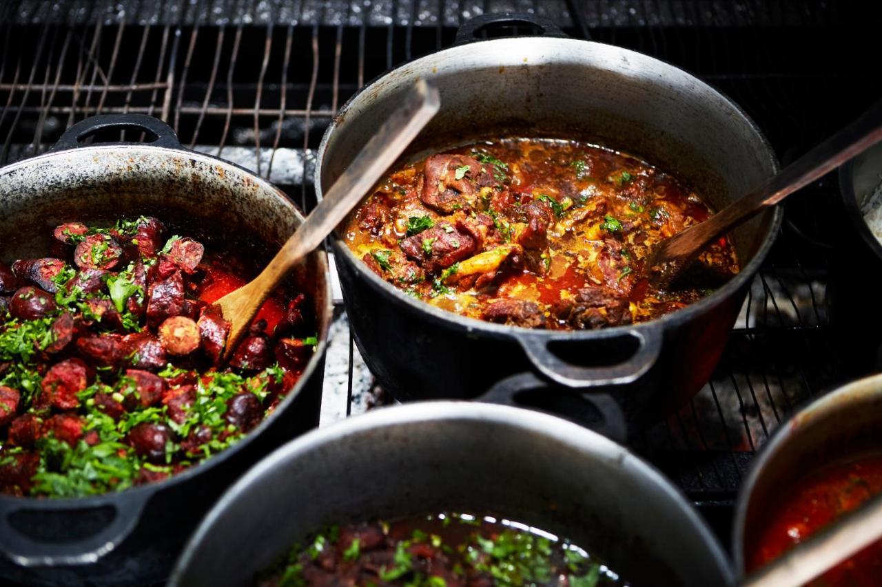 Lux* Saint Gilles Resort Exterior photo A pot of jambalaya