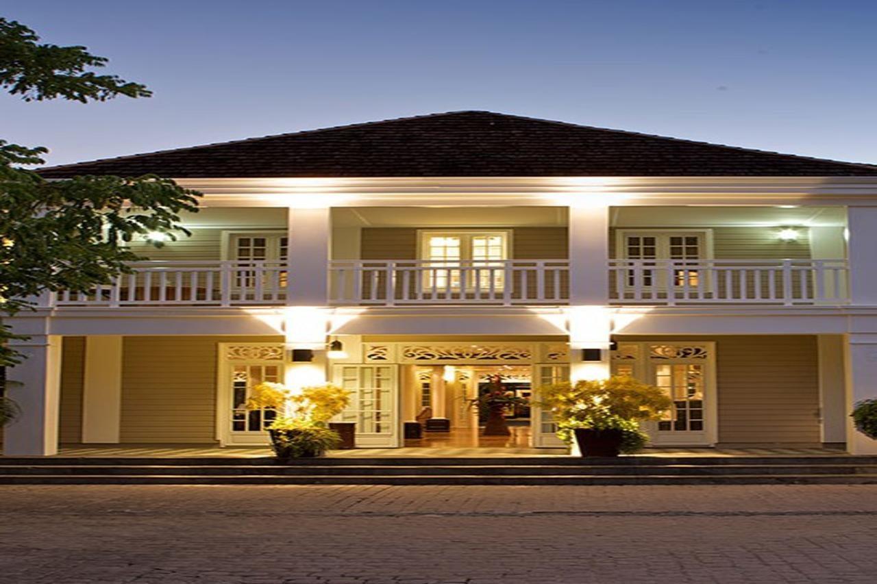 Lux* Saint Gilles Resort Exterior photo The Riverview Hotel
