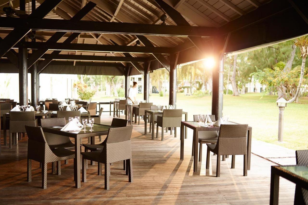 Lux* Saint Gilles Resort Exterior photo The restaurant at the resort