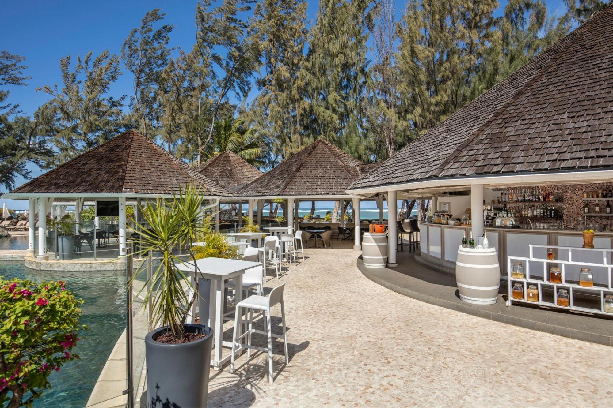 Lux* Saint Gilles Resort Exterior photo The Beach Club at Sandals South Coast