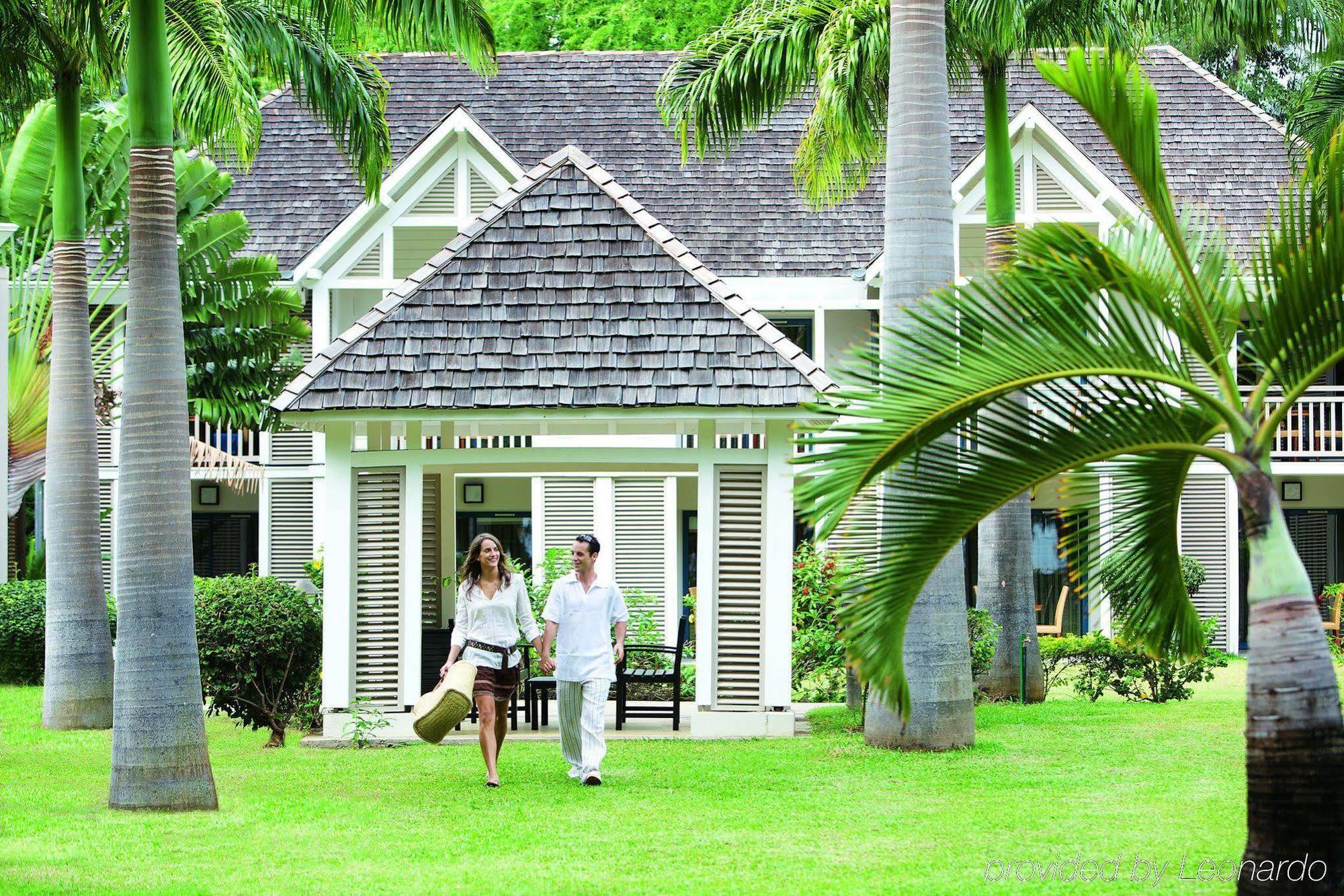 Lux* Saint Gilles Resort Exterior photo The Royal Villa