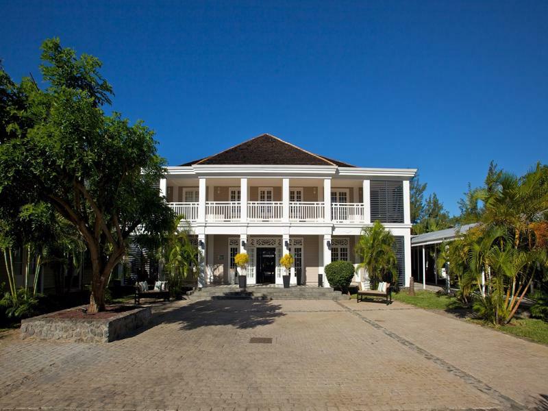 Lux* Saint Gilles Resort Exterior photo The Governor's Residence