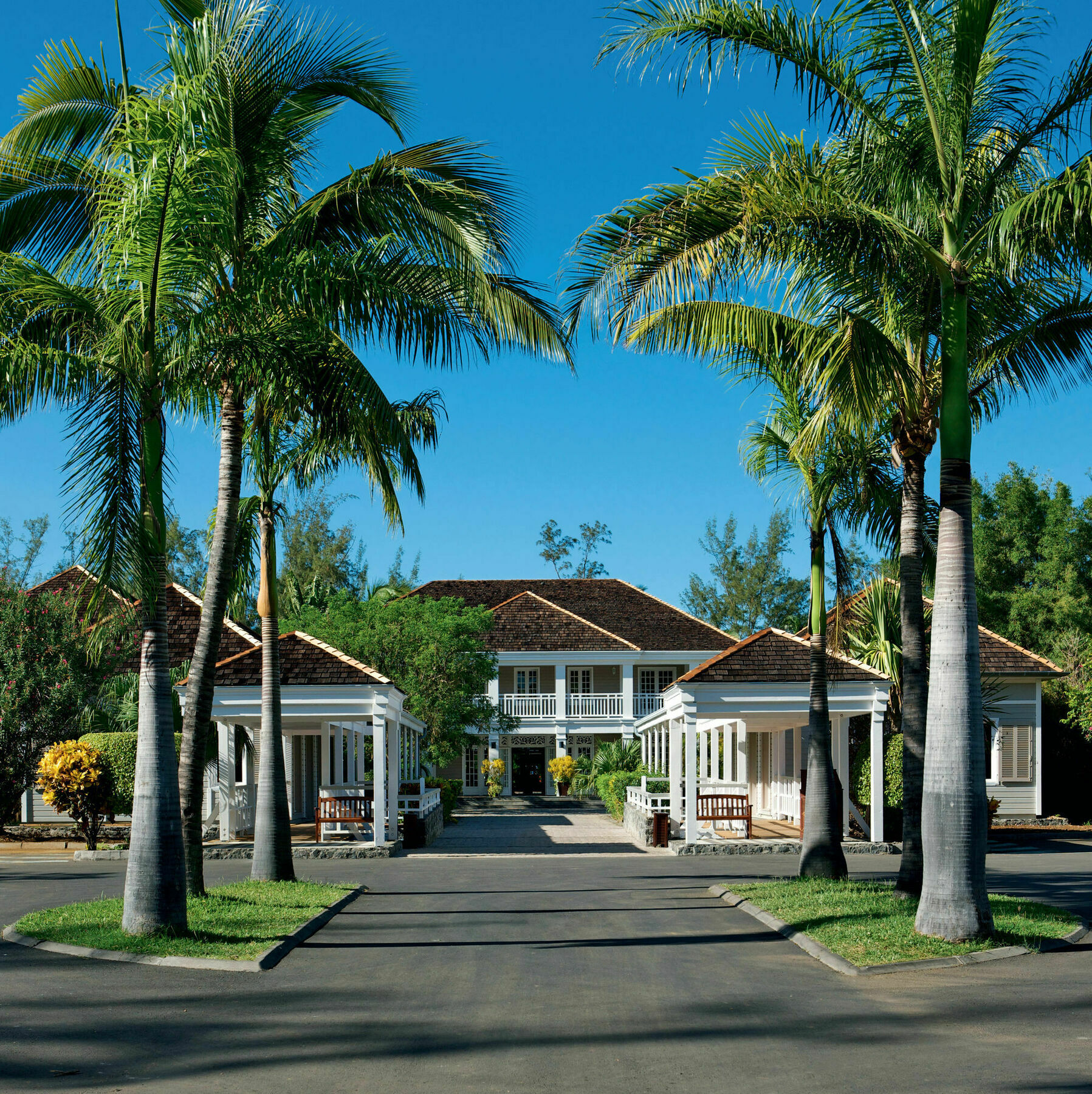 Lux* Saint Gilles Resort Exterior photo The main entrance of the resort
