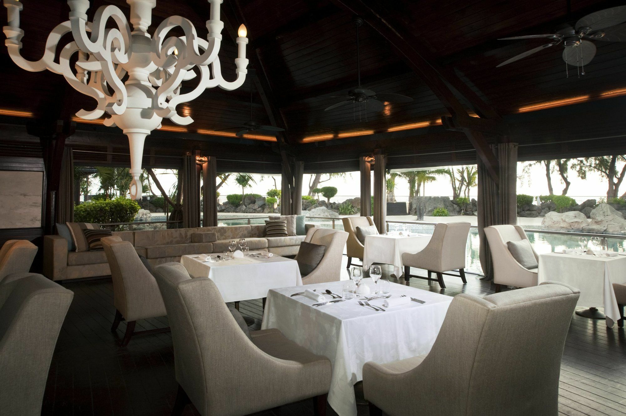 Lux* Saint Gilles Resort Exterior photo The interior of the restaurant